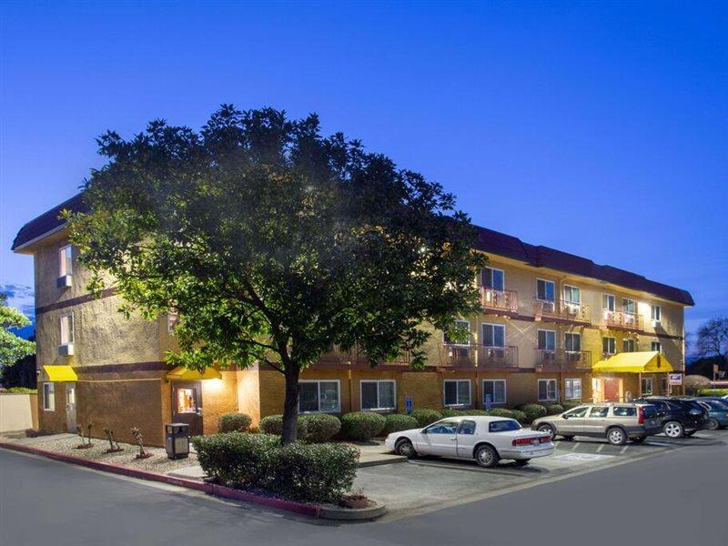 Super 8 By Wyndham Chico Hotel Exterior photo